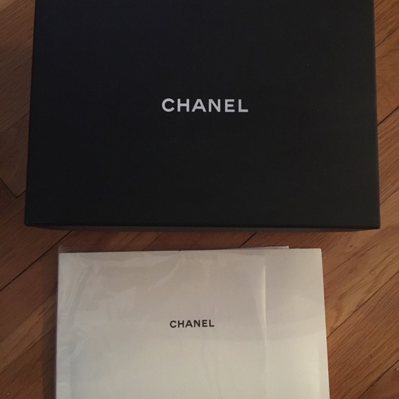 SOLD. Sorry. Chanel box with care guide. - Picture 6 of 6